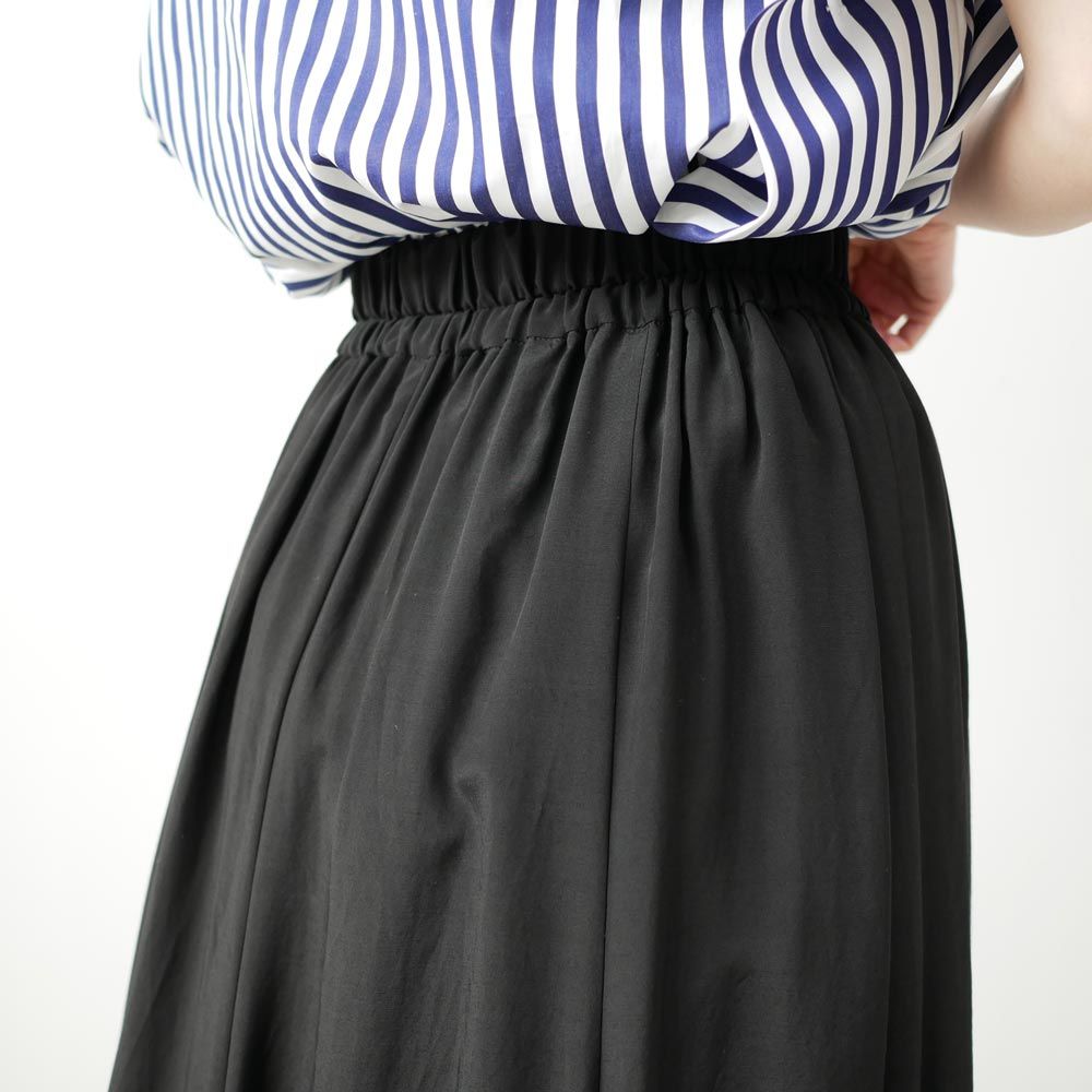 ウンガロ 新品未使用タグ付き シルク素材フレアスカート着丈約61センチ  