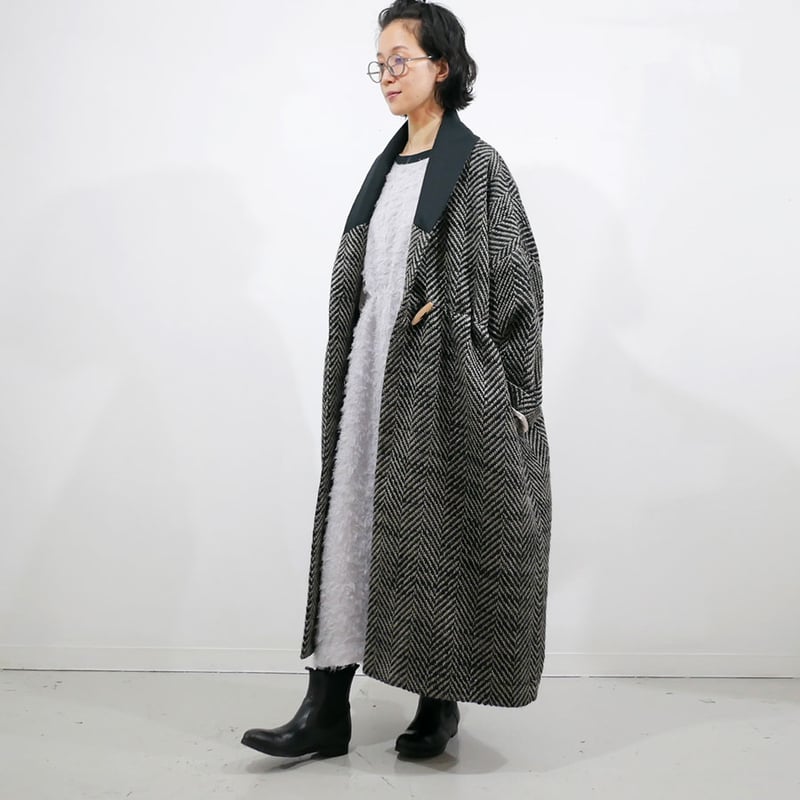 SI-HIRAI｜スーヒライ｜ROBE COAT｜CHAW25-6005W｜BK & BEIG