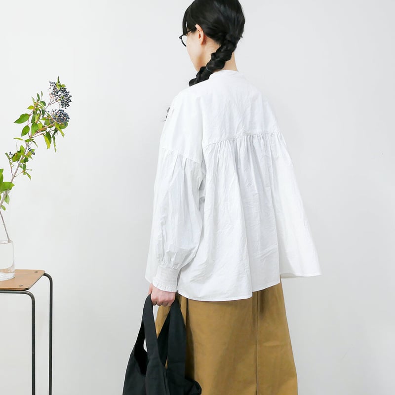 UNIVERSAL TISSU ユニヴァーサルティシュワイドギャザーブラウス UNIVERSAL TISSU ユニヴァーサルティシュワイドギャザーブラウス
