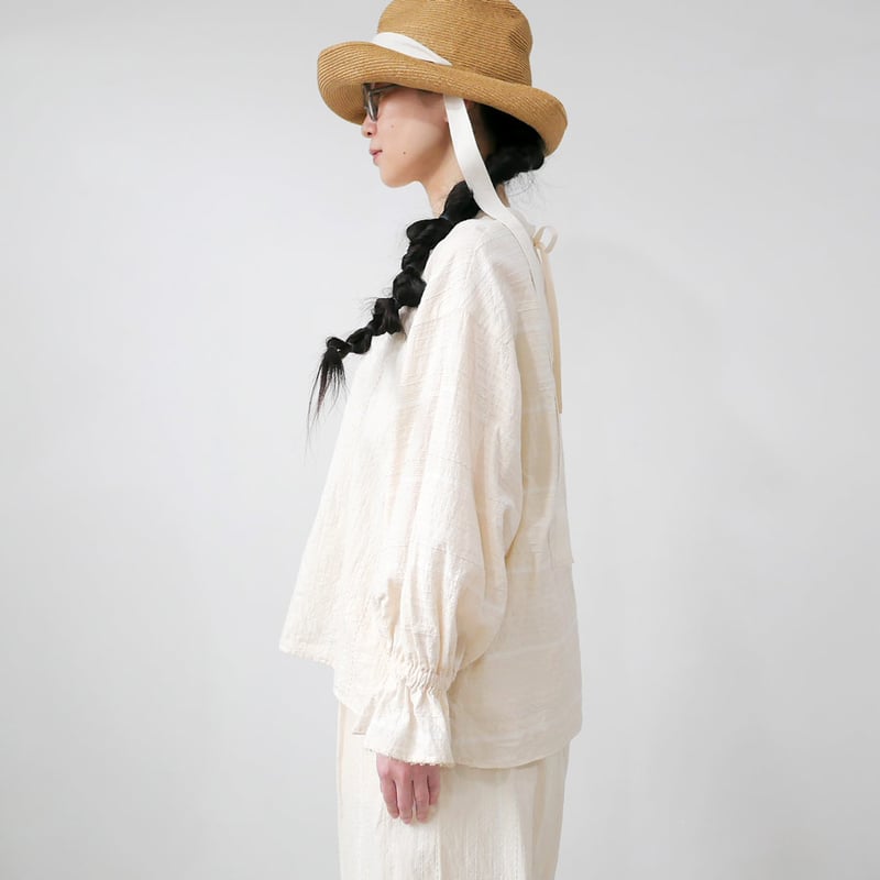 qiri ワイルドフラワープリント　ギャザースリーブ　ブラウス qiri ワイルドフラワープリント ギャザースリーブ ブラウス