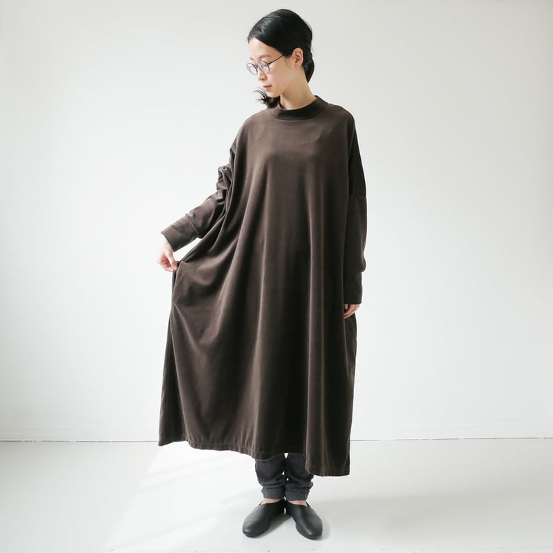 UNIVERSAL SEVEN｜UNIVERSAL TISSU｜スウィートベロアモックネックワ