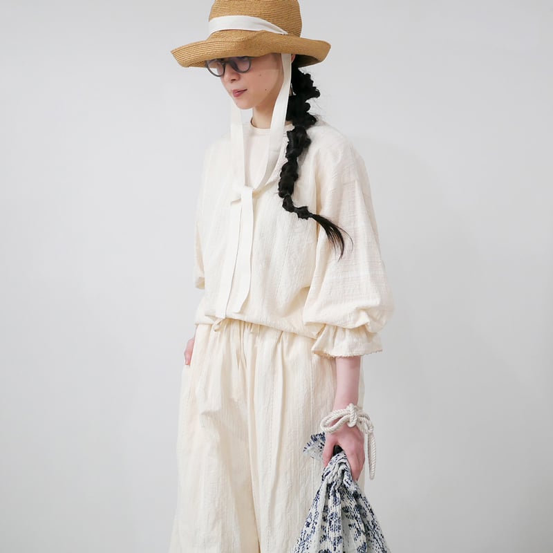 qiri ｜キリ｜embroidery jacquard ギャザースリーブブラウス