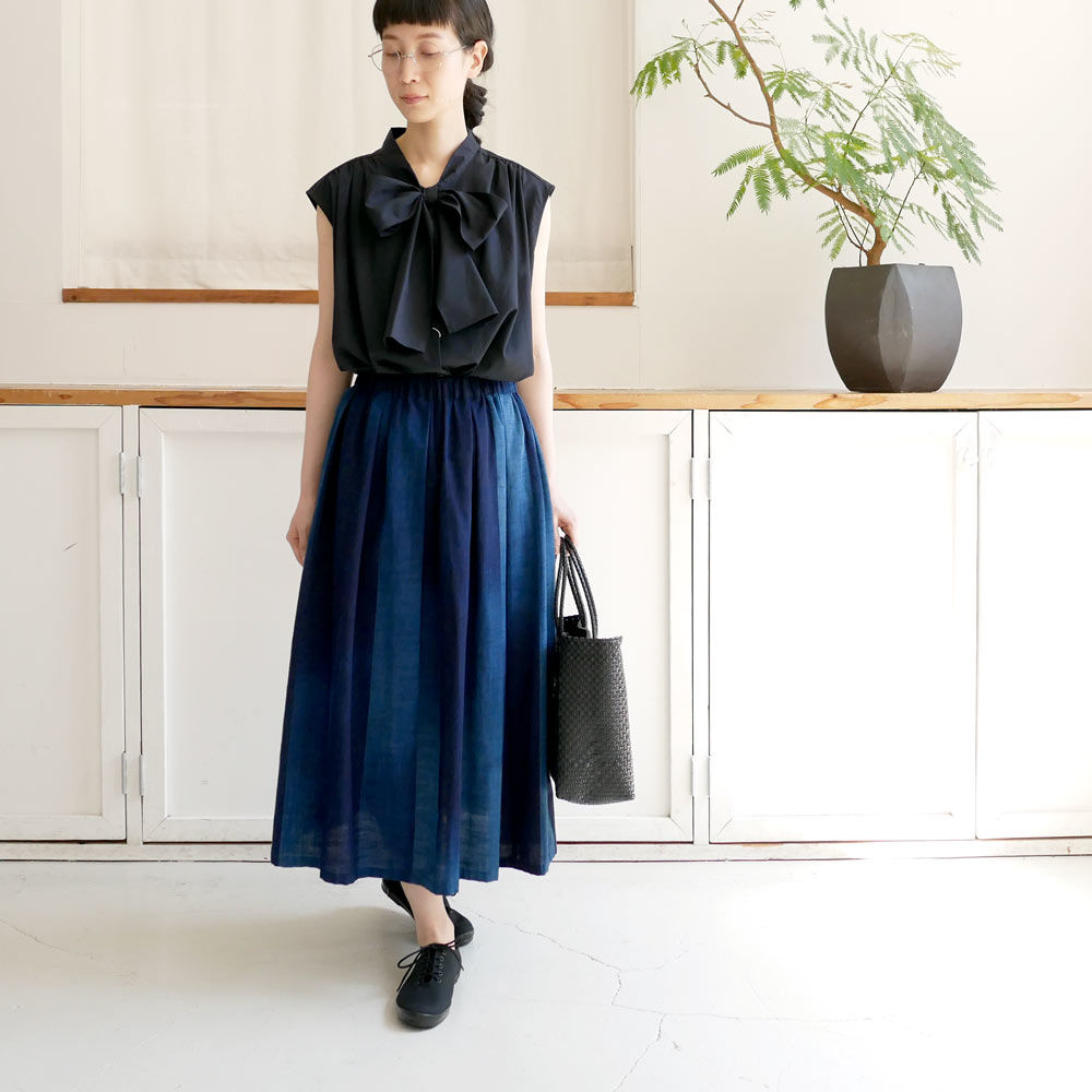 【美品】サクラ SACRA ボウタイブラウス パフスリーブ ネイビー　38 美品 サクラ SACRA シアーチェック柄ボウタイブラウス 半袖