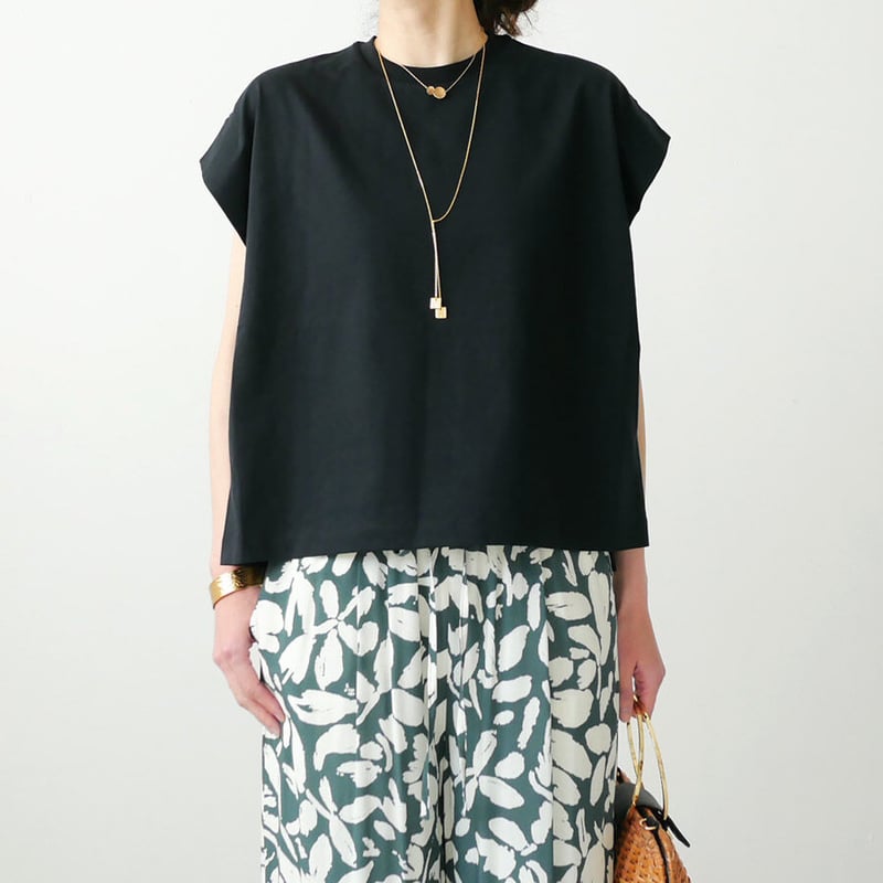 SACRA｜サクラ ｜FOLDED LINE CROPPED TOP|123243091|BL