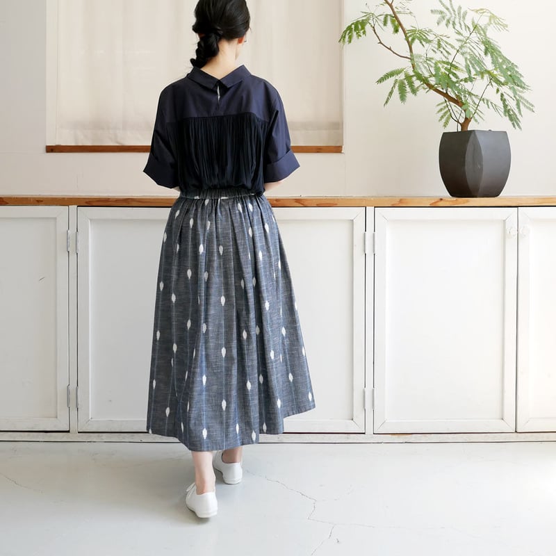 SACRA｜サクラ ｜バックプリーツPOブラウス｜120120031｜NAVY | GOUAC