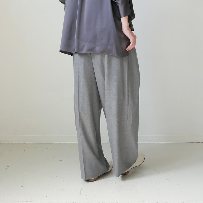 SACRA サクラ シアークロスカーゴパンツ 38 大人のこなれ感を演出してくれるカーゴパンツコーデ』｜STYLE