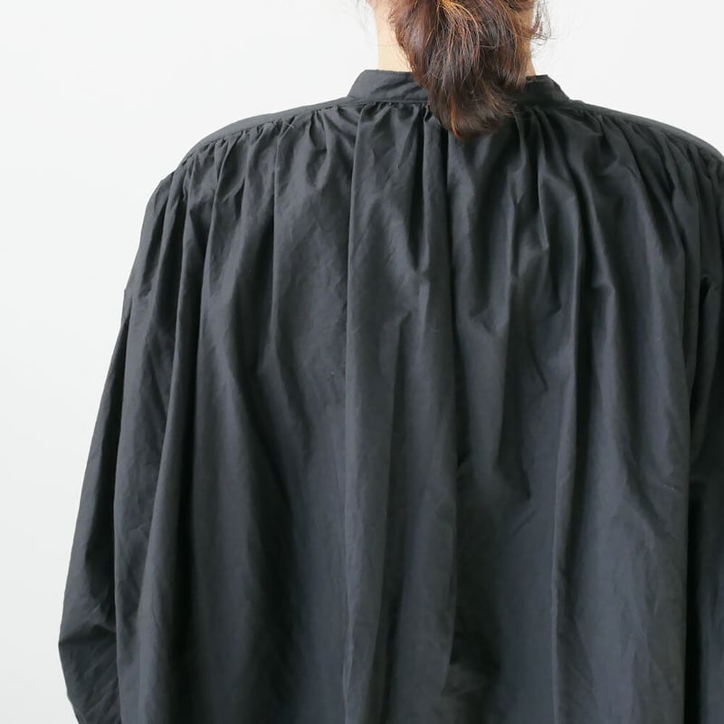 UNIVERSAL TISSU バンドカラーシェルボタンブラウス 日本製 UNIVERSAL TISSU｜ ユニヴァーサルティシュ｜バンドカラーシェル