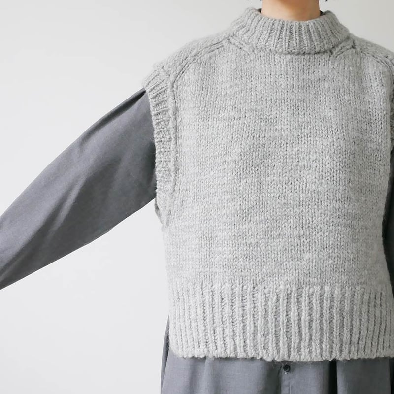 comm.arch.｜コム・アーチ｜Hand Framed Chunky Mock Vest｜