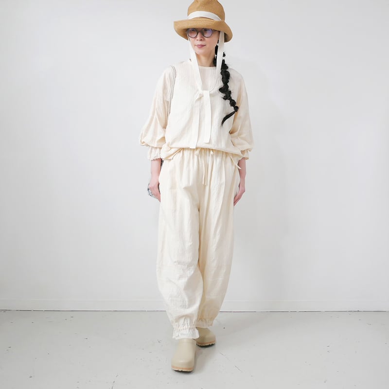 qiri ｜キリ｜embroidery jacquard ギャザースリーブブラウス｜キナリ |