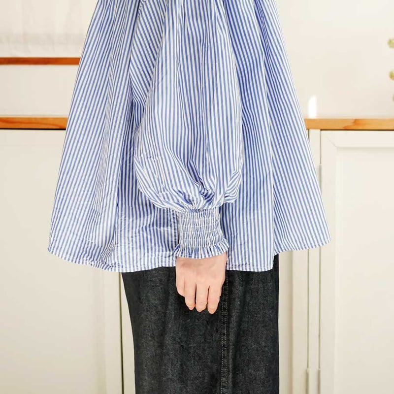 美品 ユニヴァーサルティシュ リネン シャーリングブラウス ストライプ ブルー UNIVERSAL TISSU ユニバーサルティシュ フレンチリネン