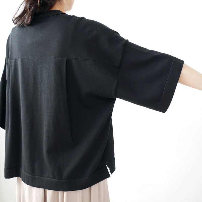 SACRA｜サクラ ｜スキッパーニットポロ｜120133011｜BLACK | GOUACHE