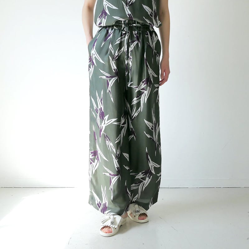 SACRA｜サクラ ｜リーフプリント ワイドパンツ｜122120113｜ ASH