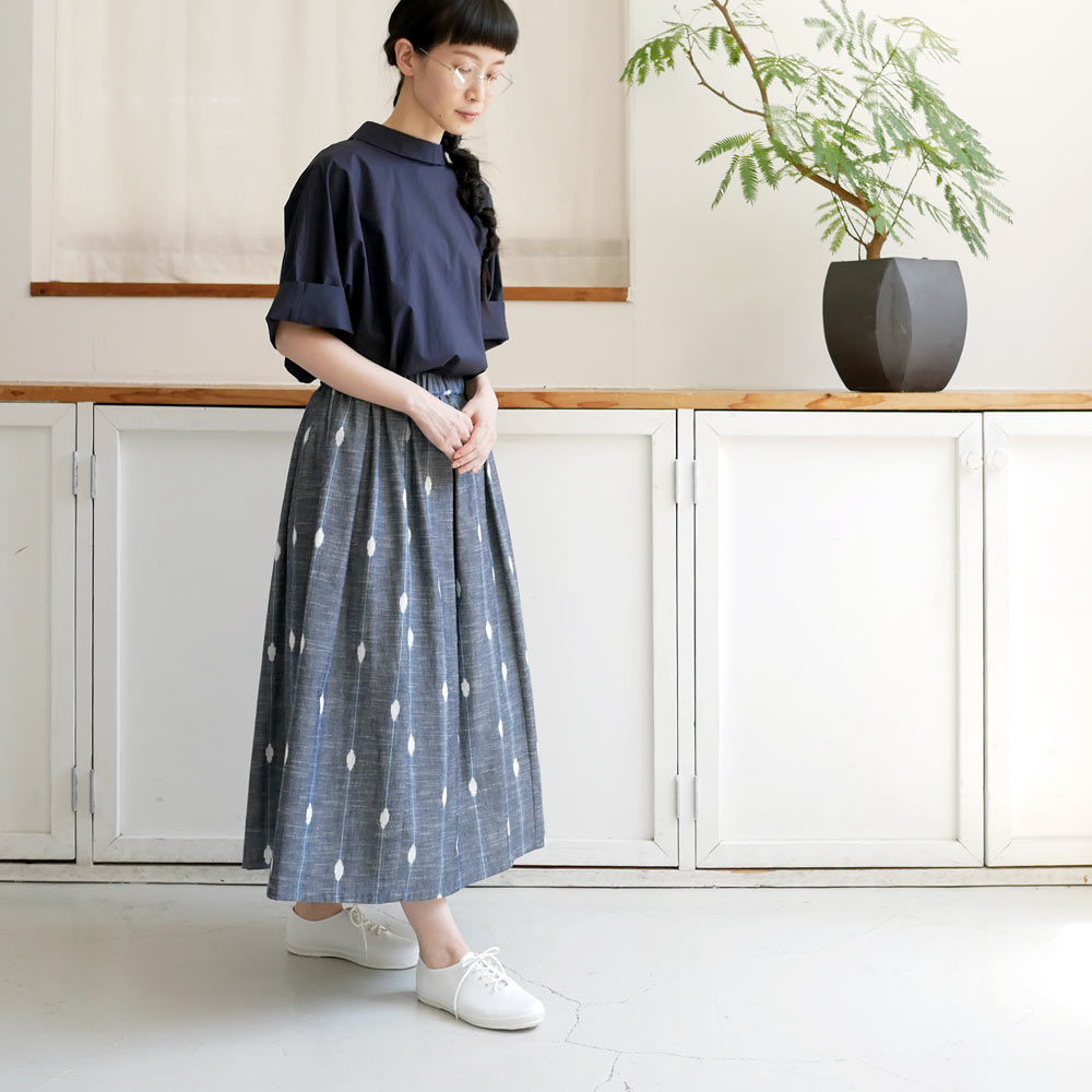 SACRA｜サクラ ｜バックプリーツPOブラウス｜120120031｜NAVY | GOUAC