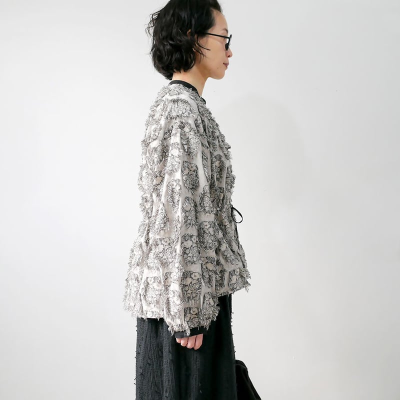 qiriキリ　 ジャガードブラウス花野風 qiri ｜キリ｜花野風jacquard ブラウス｜クロ | GOUACHE FUKUOKA