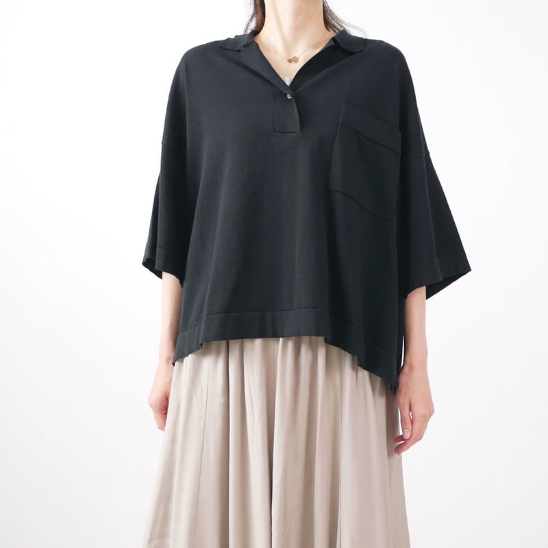 SACRA｜サクラ ｜スキッパーニットポロ｜120133011｜BLACK | GOUACHE