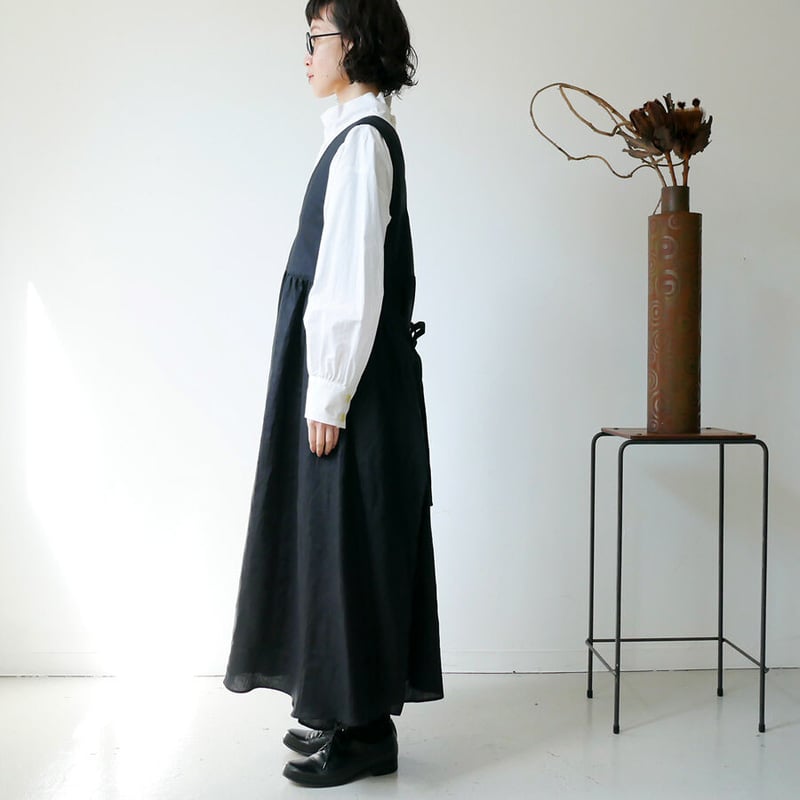 apolina 22aw エプロンワンピース 1-2y apolina 22aw エプロンワンピース 1-2y スワン 刺繍 エプロン