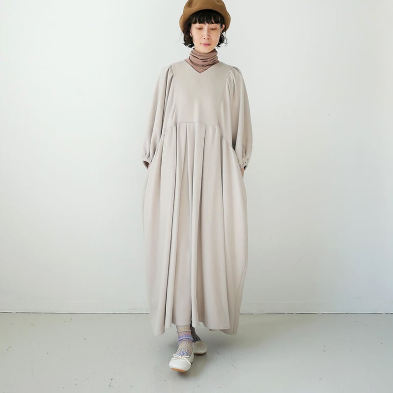 UNIVERSAL TISSU ウールカシミヤビーバー タックギャザーワンピース fit=scale-down,w=1200