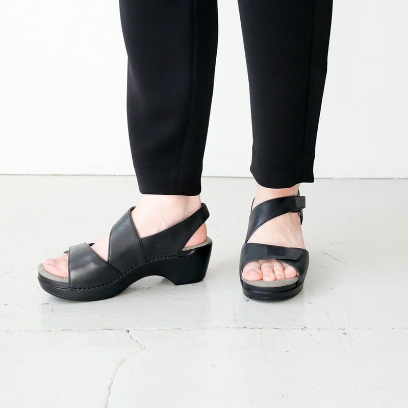 DANSKO｜ダンスコ｜SHARLA｜9838152200｜ BLACK | GOUACHE 