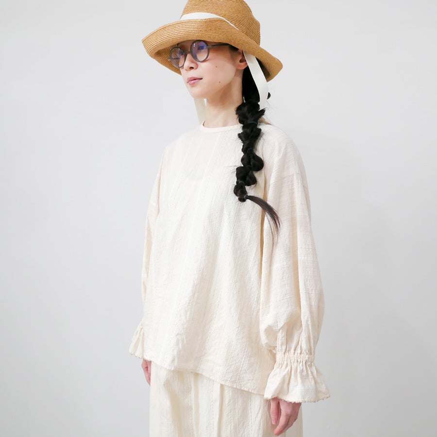 qiri ｜キリ｜embroidery jacquard ギャザースリーブブラウス