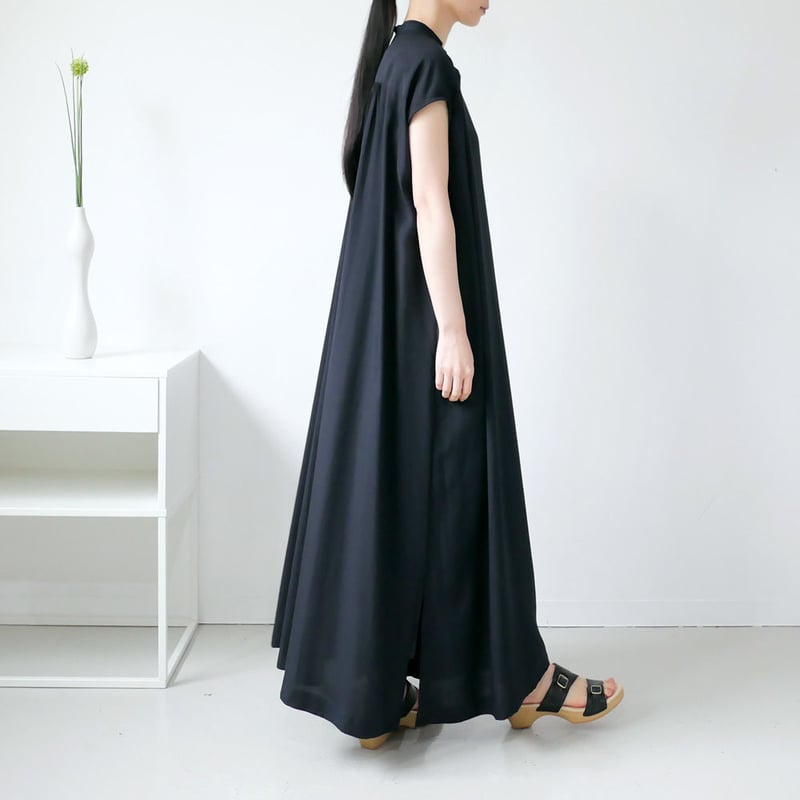 SACRA｜サクラ ｜DRAPEY CUPRA ヘンリーネックワンピース｜120214042｜