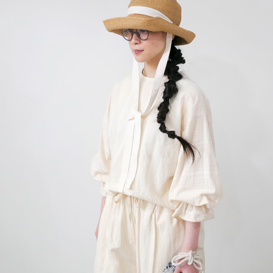 qiri ｜キリ｜embroidery jacquard ギャザースリーブブラウス｜キナリ |