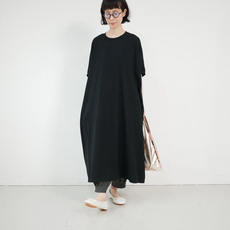 ユニバーサルティシュ　ブラックノースリーブロングワンピース fit=scale-down,w=1200