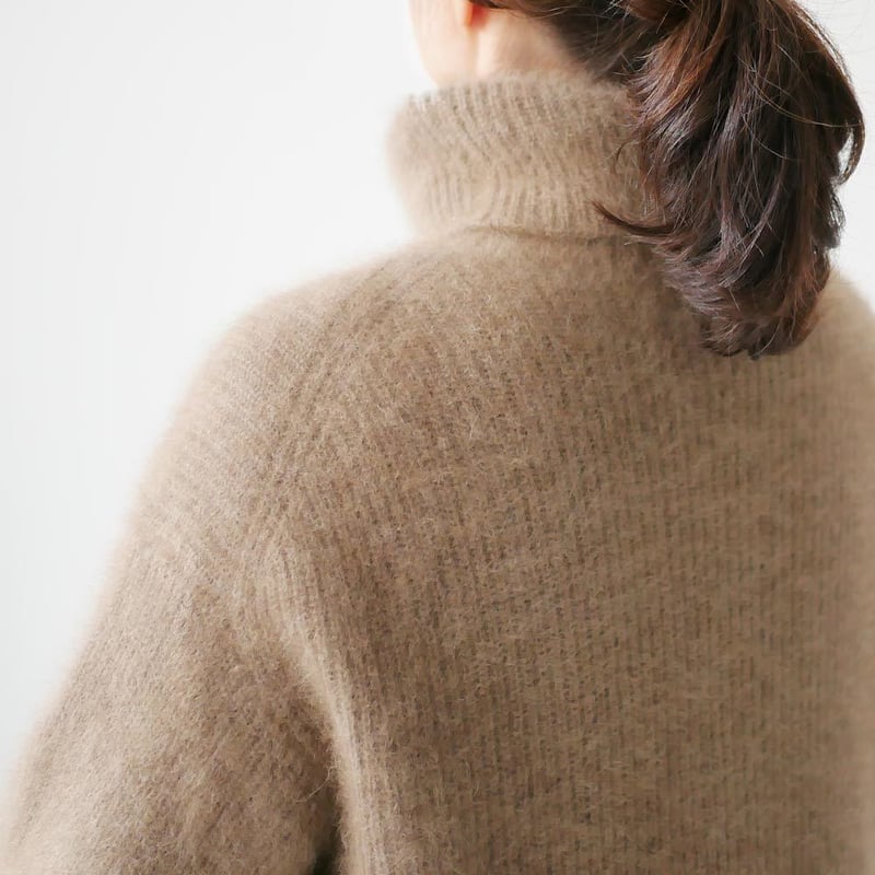 たんたん　OHGA ベージュ ラクーンニット OHGA ベージュ ラクーンニット OHGA ベージュ ラクーンニット - メルカリ