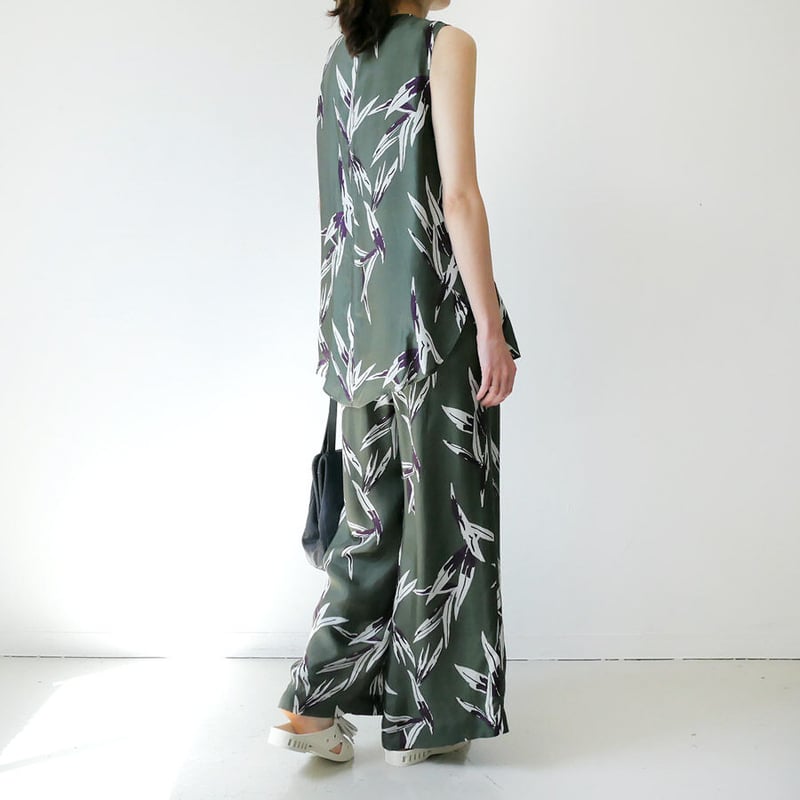 SACRA｜サクラ ｜リーフプリント ノースリーブ ブラウス｜122120072