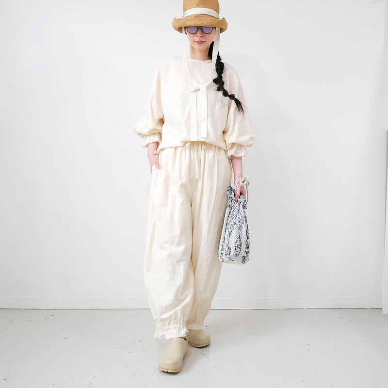 qiri ｜キリ｜embroidery jacquard ギャザースリーブブラウス｜キナリ |
