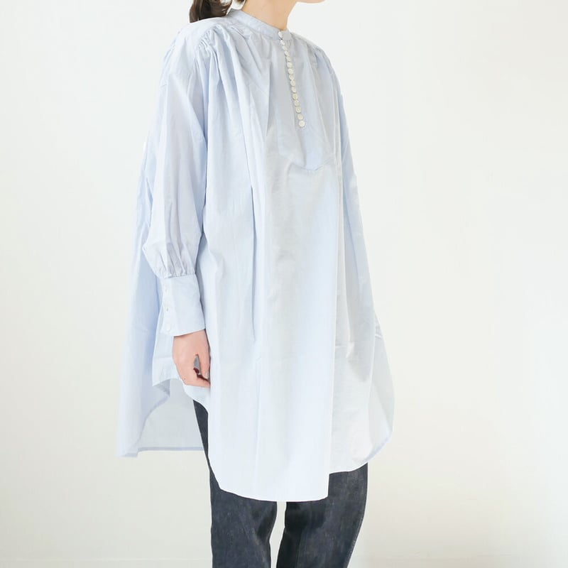 UNIVERSAL TISSU バンドカラーシェルボタンブラウス 日本製 UNIVERSAL TISSU｜ ユニヴァーサルティシュ｜バンドカラーシェルボタン