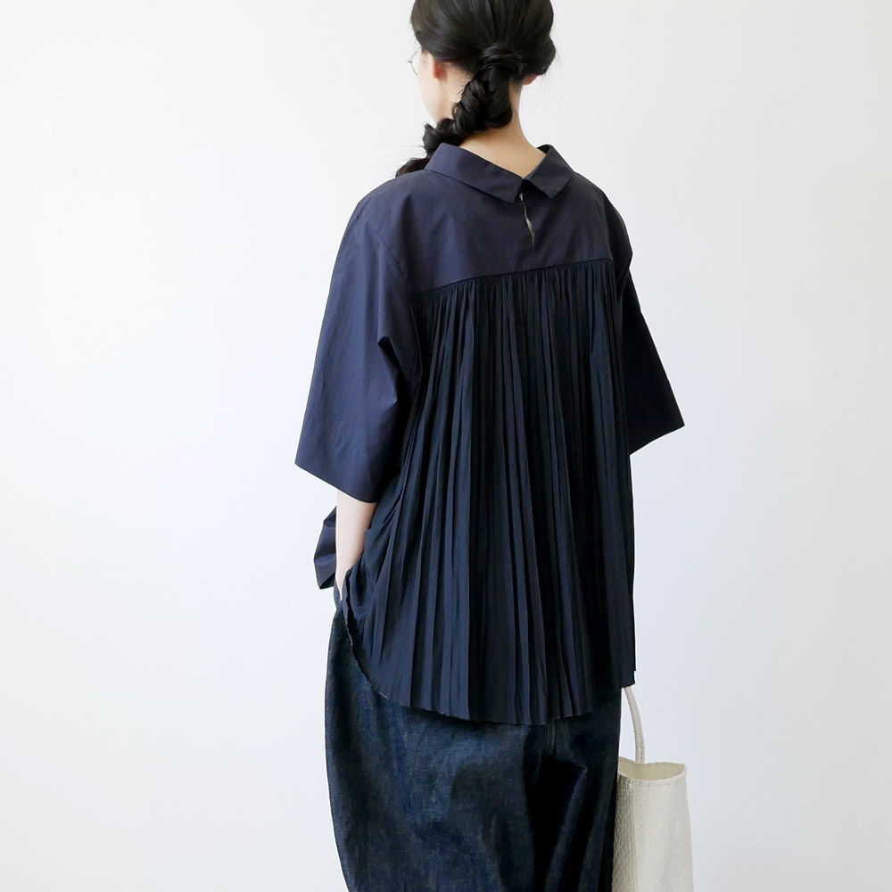 SACRA｜サクラ ｜バックプリーツPOブラウス｜120120031｜NAVY | GOUAC