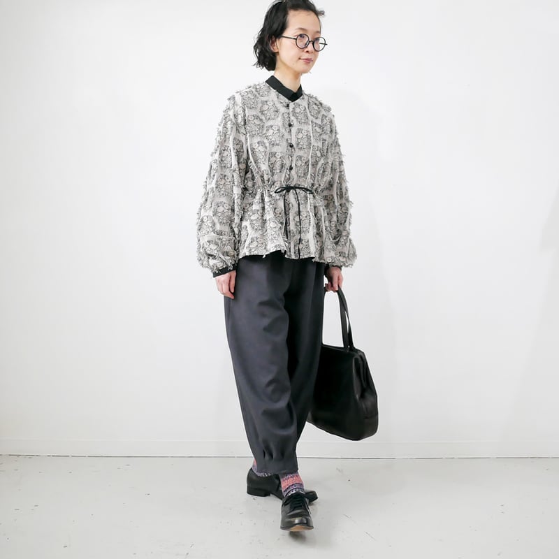 qiriキリ　 ジャガードブラウス花野風 qiri ｜キリ｜花野風jacquard ブラウス｜クロ | GOUACHE FUKUOKA