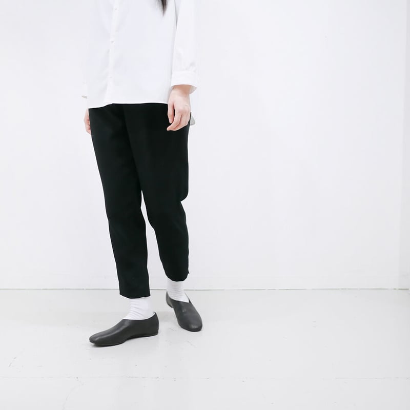 no control air 黒の細身テーパードパンツ no control air 黒の細身テーパードパンツ