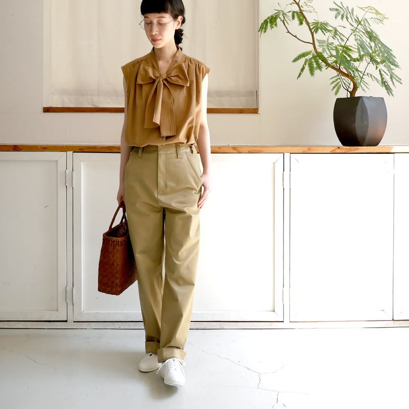 【美品】サクラ SACRA ボウタイブラウス パフスリーブ ネイビー　38 美品】サクラ SACRA ボウタイブラウス パフスリーブ ネイビー 38