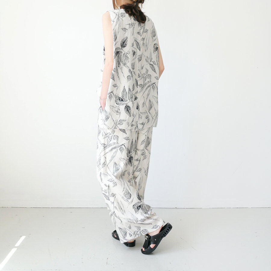美品　SACRA フローラル柄 ワイドパンツ サクラ SACRA オータム フローラ パンツ レディース AUTUMN