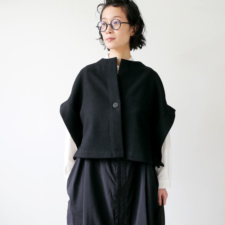 SI-HIRAI｜スーヒライ｜ SHORT ROBE｜CHAW25-60115 ｜BLACK