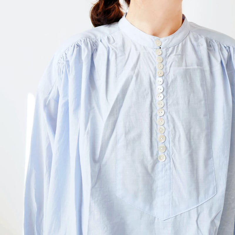 UNIVERSAL TISSU｜ ユニヴァーサルティシュ｜バンドカラーシェルボタン