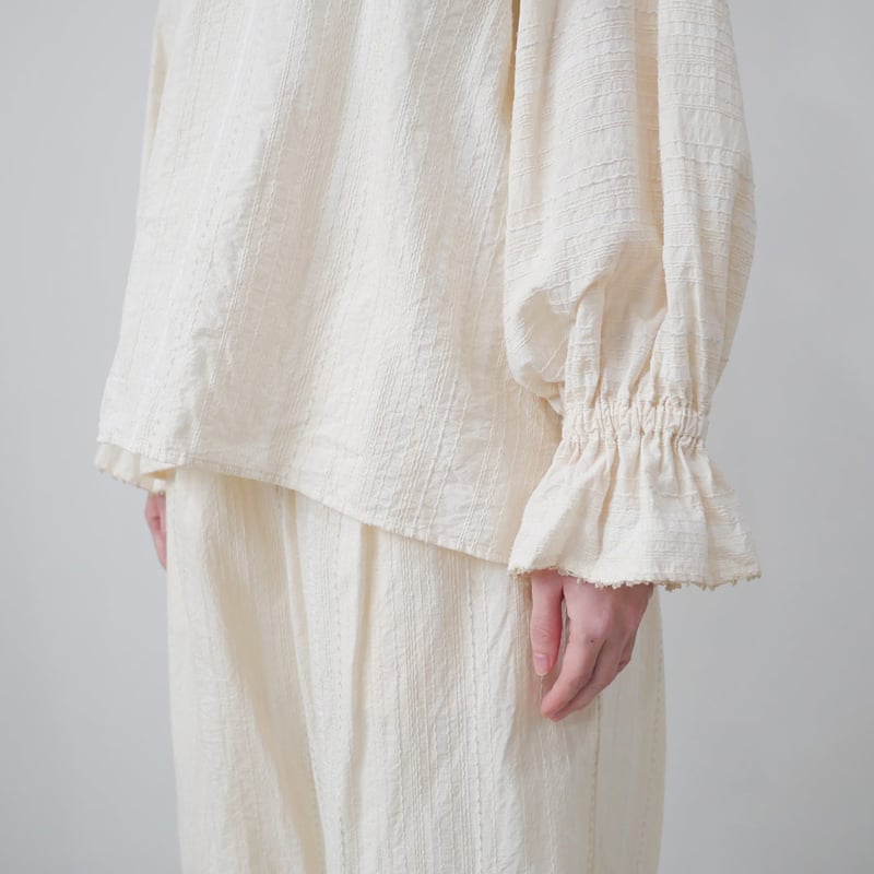 qiri ｜キリ｜embroidery jacquard ギャザースリーブブラウス｜キナリ |