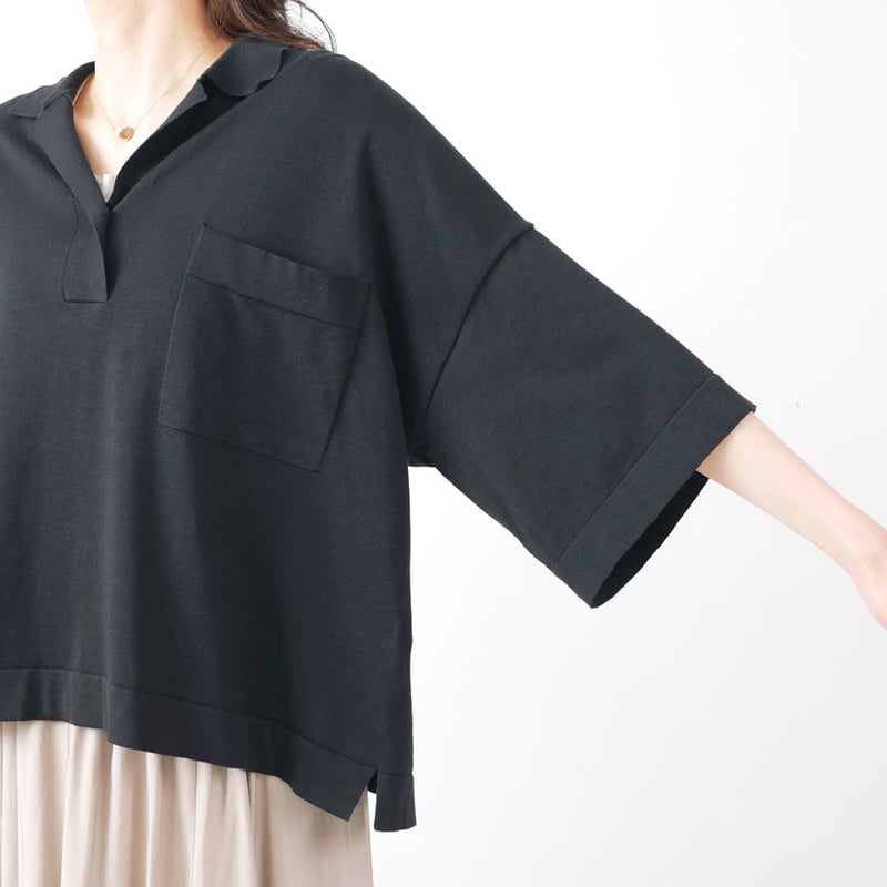 SACRA｜サクラ ｜スキッパーニットポロ｜120133011｜BLACK | GOUACHE