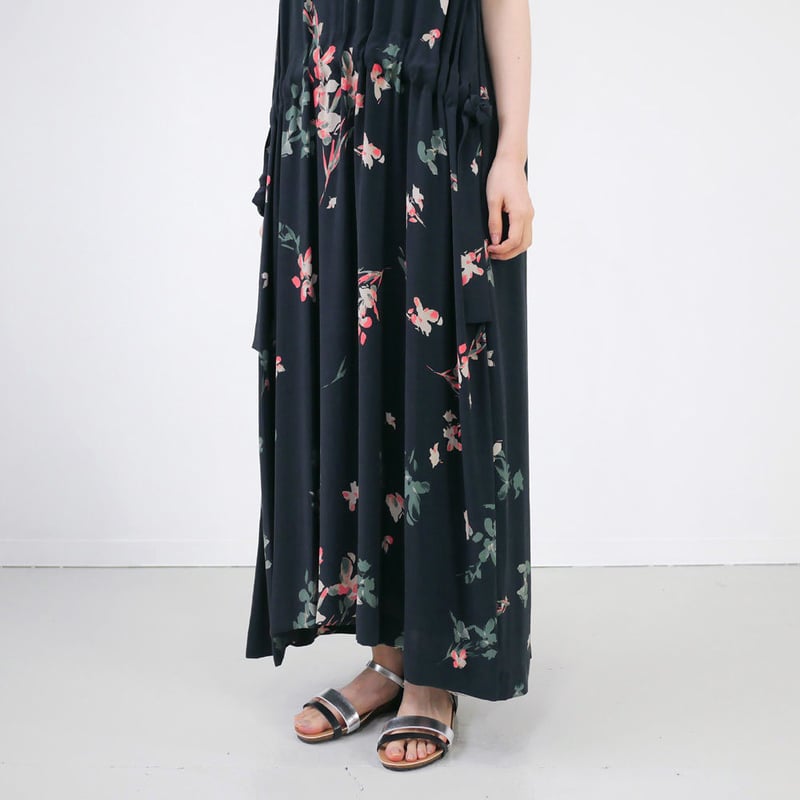 紗桜里様♪専用オーダー　赤と黒のワンピース SACRA ｜サクラ｜オータムフラワーワンピース｜118507042