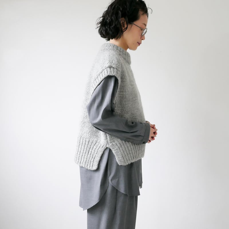 comm.arch.｜コム・アーチ｜Hand Framed Chunky Mock Vest｜