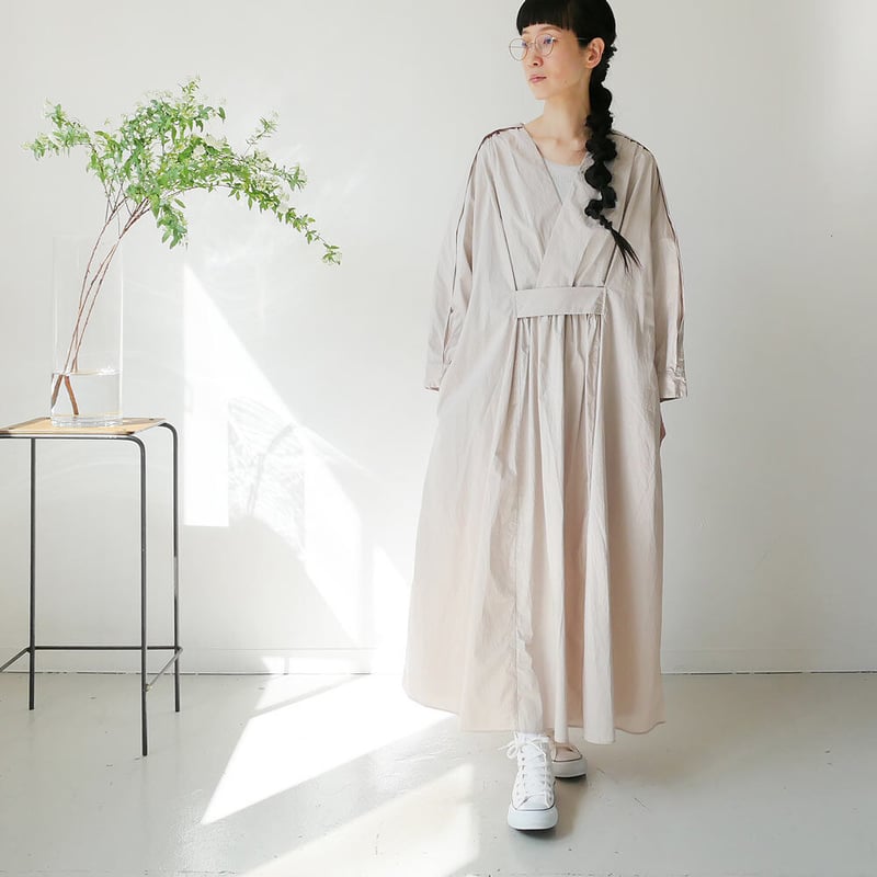 UNIVERSAL TISSU タイプライタータックワンピース UNIVERSAL TISSU/ シルキータイプライター タックワンピース