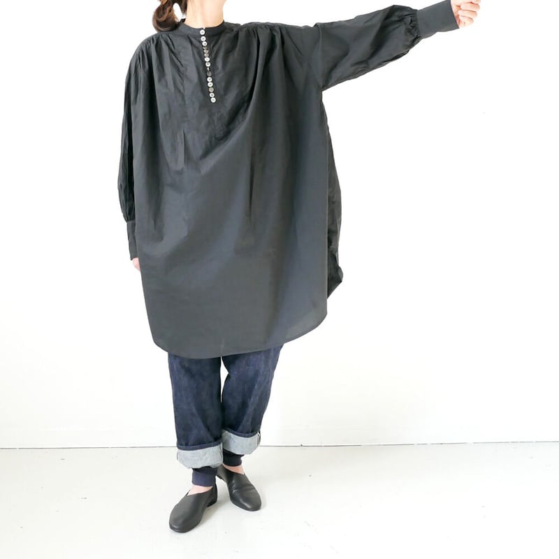 UNIVERSAL TISSU バンドカラーシェルボタンブラウス 日本製 UNIVERSAL TISSU バンドカラーシェルボタンブラウス 日本製