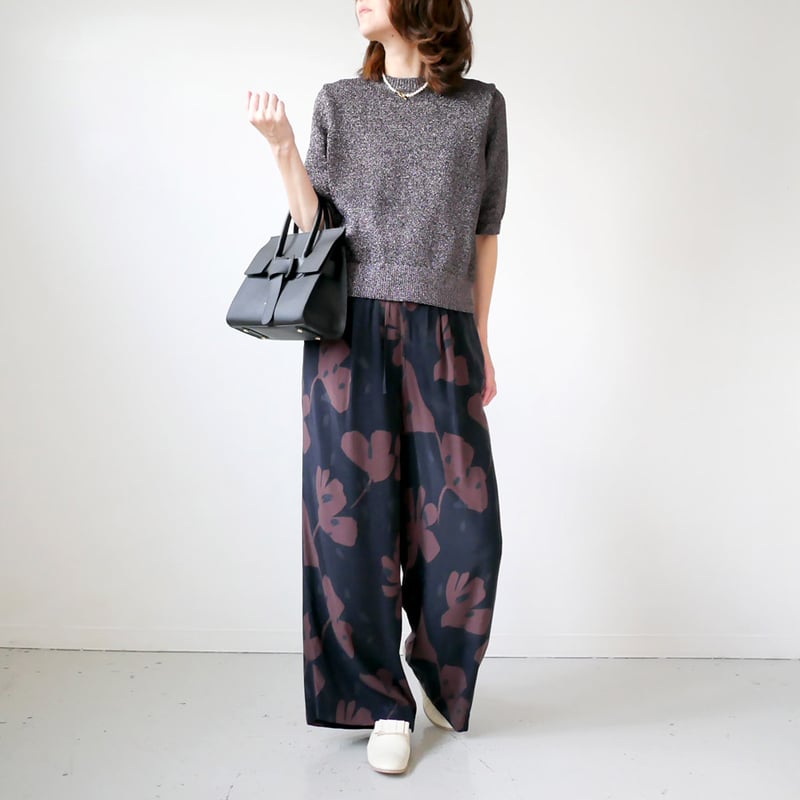 制造后花园　カジュアルブラックパンツ 膝カットアウト IMG_2143.jpeg