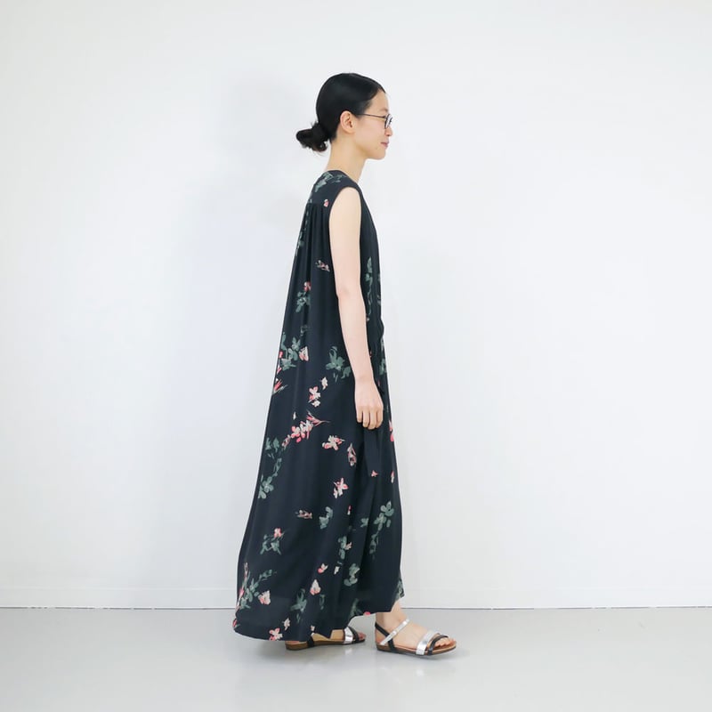◾️極美品　SACRA サクラ オータムフラワー　スカート　ブラック　ロング SACRA（サクラ）の「SACRA / オータムフラワースカート