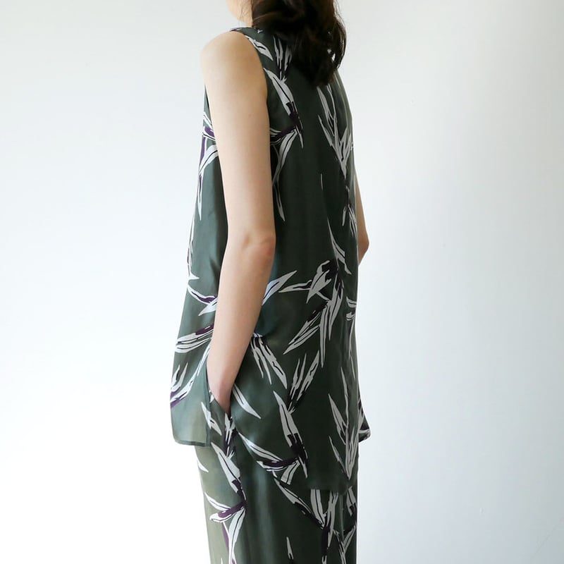 SACRA｜サクラ ｜リーフプリント ノースリーブ ブラウス｜122120072