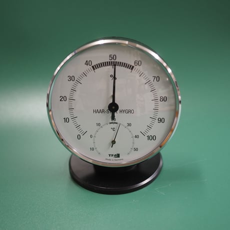 Analogue thermo-hygrometer with metal ring
