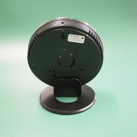Analogue thermo-hygrometer with metal ring