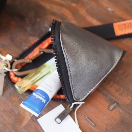 ECO LEATHER PYRAMID POUCH