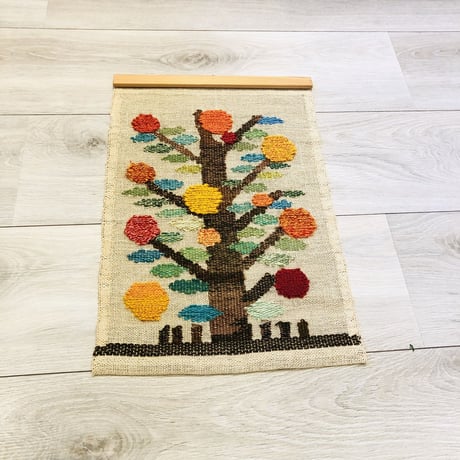 Hemslöjd/タペストリー/編み刺繍織物/カラフルなリンゴの大木